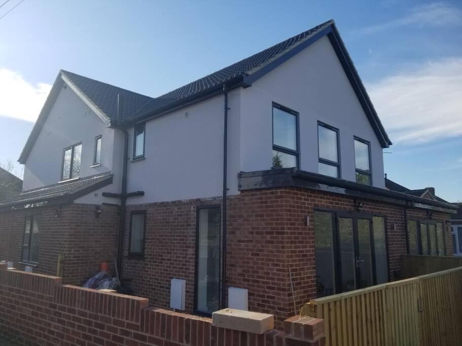 Paradigm House, Modern 2-Bedroom Duplex Apartment 2, Free Parking, Oxford Exterior photo